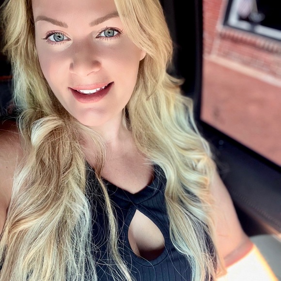 Meet your Posher, Ashley - Picture 2 of 2